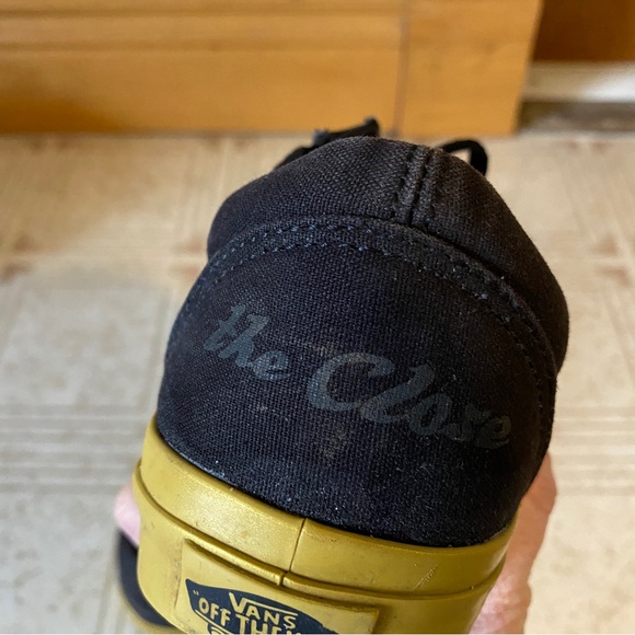 Vans x Harry Potter Golden Snitch Classic Sneakers - Picture 7 of 11